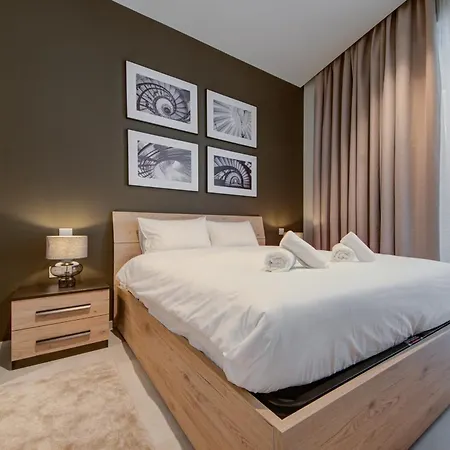 Exquisite Large In Mercury Towers By 360 Estates Apartment *