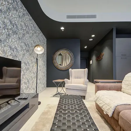 Exquisite Large In Mercury Towers By 360 Estates *