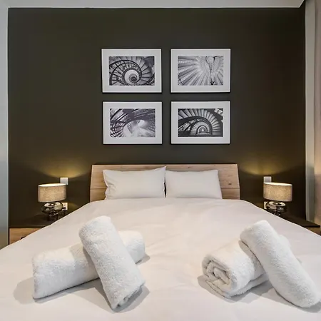 Apartment Exquisite Large In Mercury Towers By 360 Estates